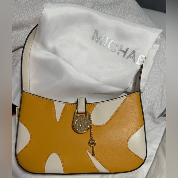 Michael Kors NWT “Lyra” small Pouchette fantastic Sunburst Yellow and Cream! - Picture 1 of 8